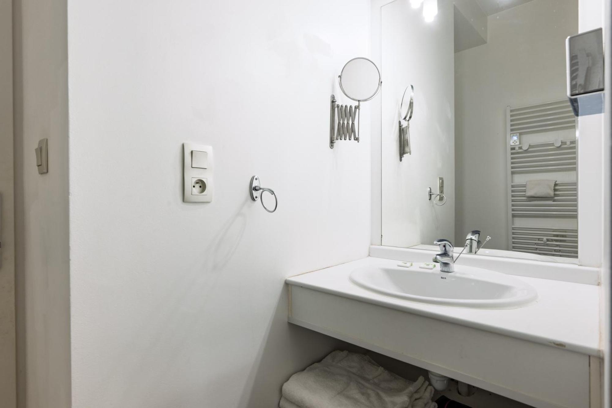 One-Bedroom Apartment (5 Adults),1698872753:JPEG