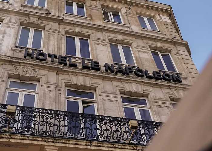 Hotel Le Napoleon Lila